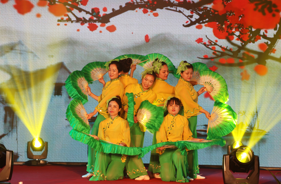 BG大游光电2019年联欢晚会\舞蹈-落花.jpg